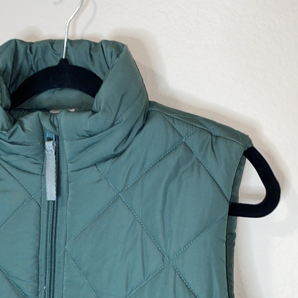 🪿Vera Bradley Full Zip Quilted Vest in Sage Green with floral print! - Picture 6 of 16